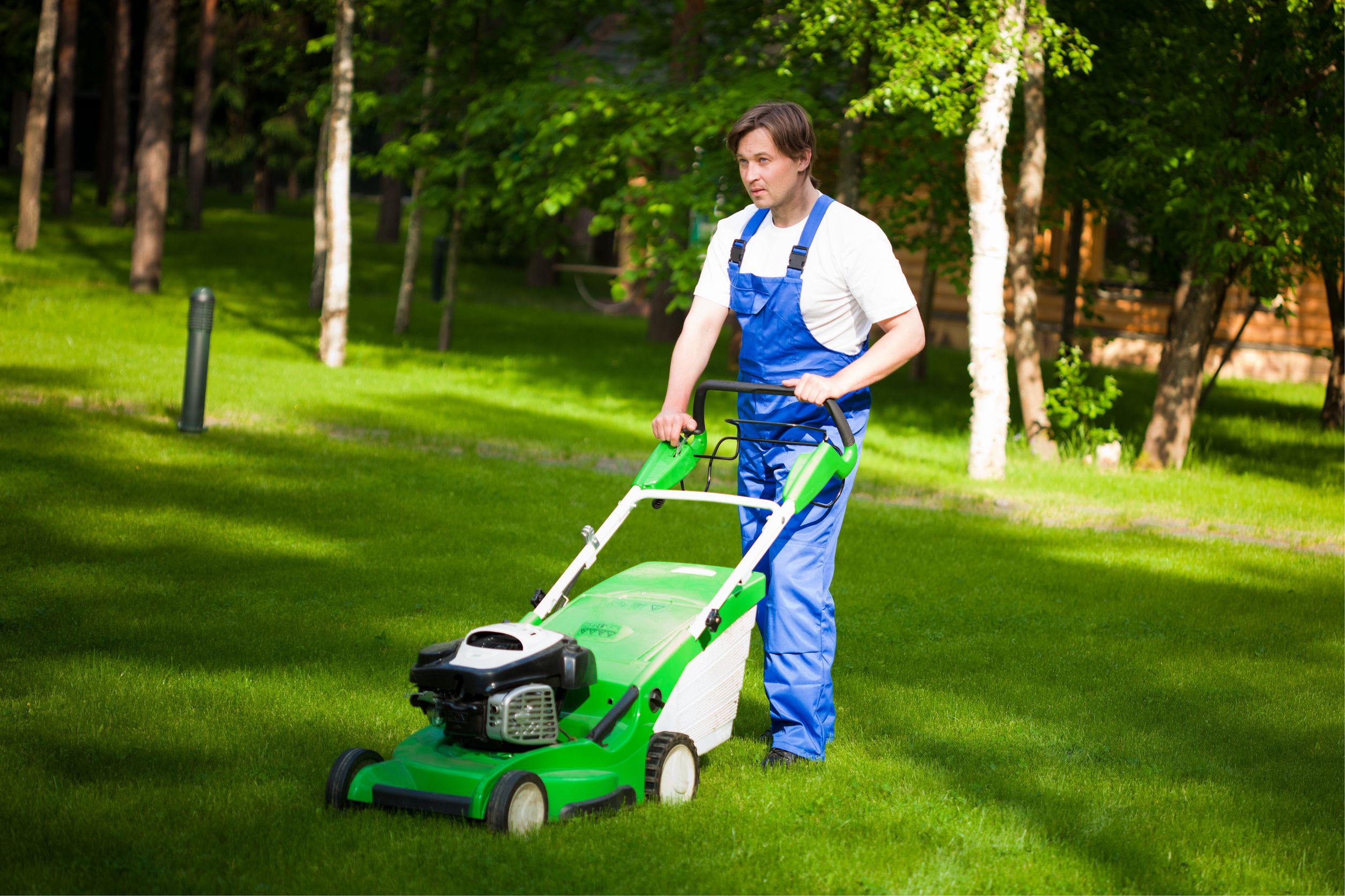 7217493_l-lawn-mower-man-on-the-backyard-