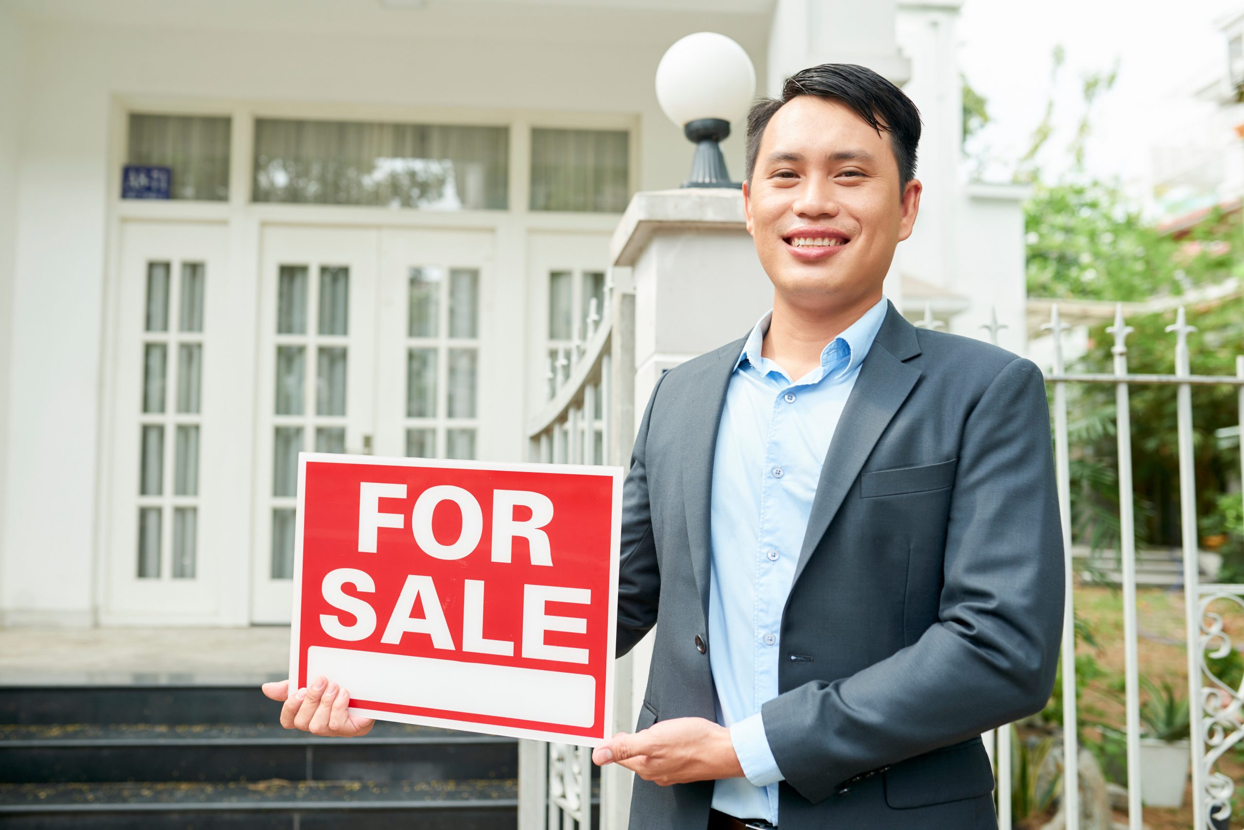 Realtor and big house for sale