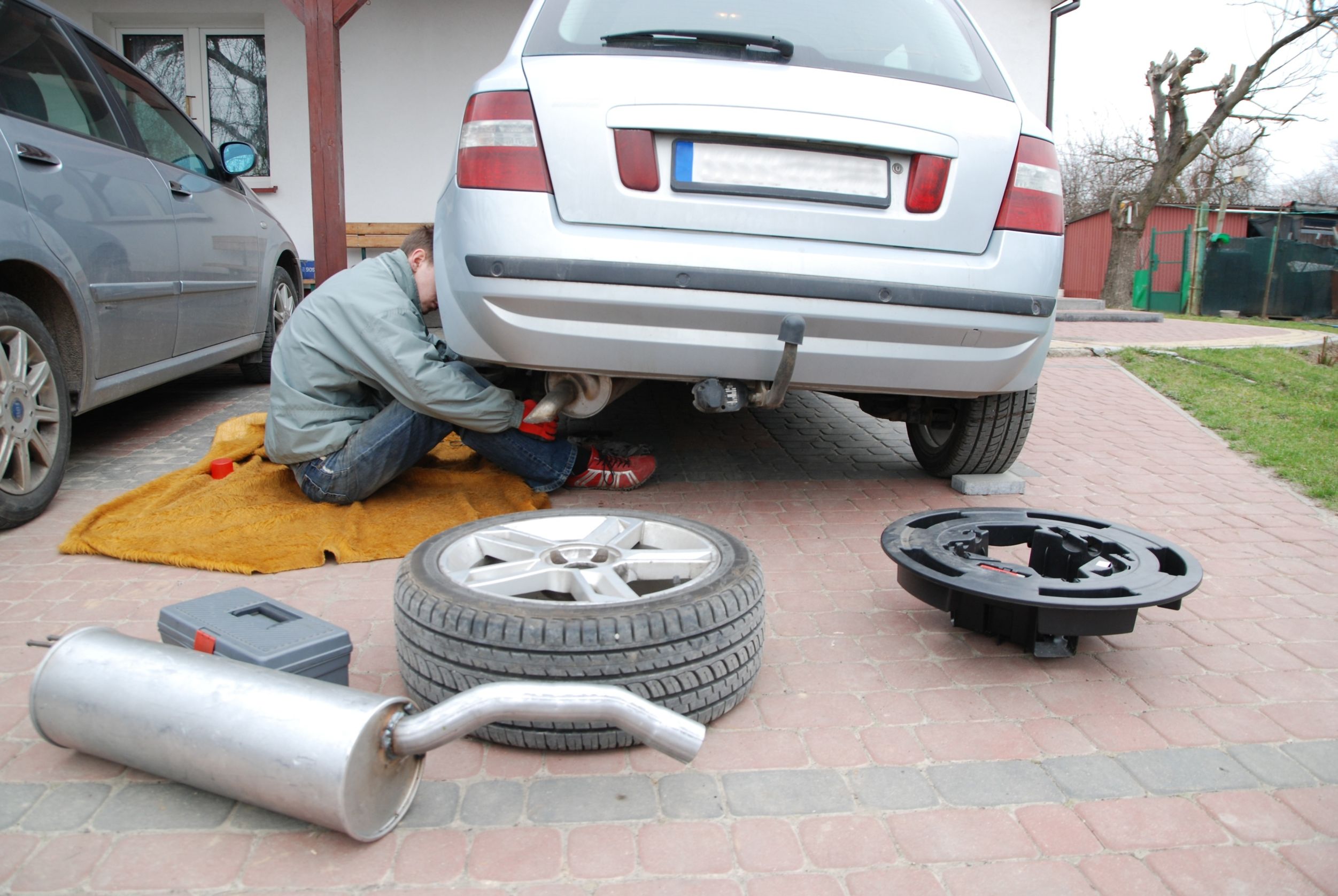 19249858_l-car mechanic